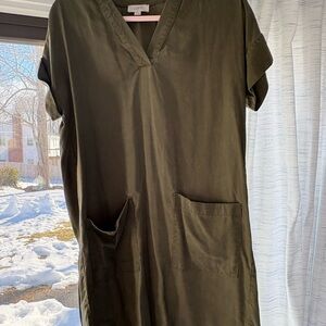 LOFT Olive V-Neck Short Sleeve Tunic with Front Pockets